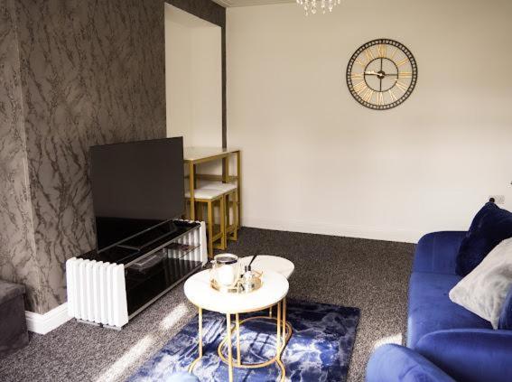 Home In Speke- 8 Mins Walk To Airport מראה חיצוני תמונה